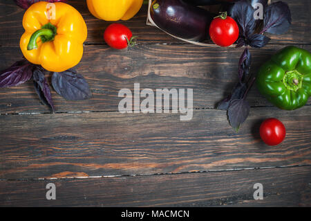 Zusammensetzung mit einer Vielzahl von frischem Gemüse. Stockfoto