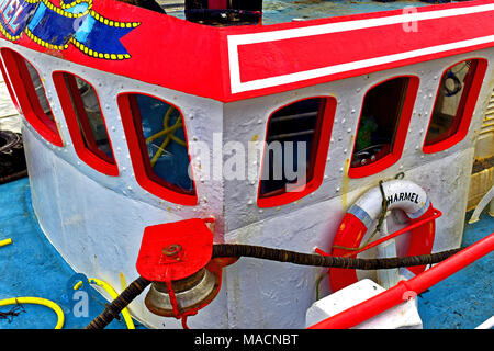 North Shields bunte Fischerboot Charmel Steuerhaus aus Oban Stockfoto