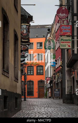 Blick auf salzgasse Straße im Zentrum der Stadt Köln. Köln ist vierte besiedelten Stadt in Deutschland. Stockfoto