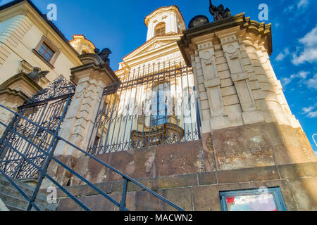 Prag, tschechische Republik - 27. AUGUST 2014: Die orthodoxe Kirche der Tschechischen Länder und der Slowakei verwaltet die hll. Cyrill und Methodius Kathedrale in Prag Stockfoto