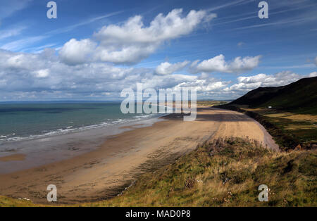 Blick entlang Rhossili Strand, Halbinsel Gower, Wales, UK. Stockfoto