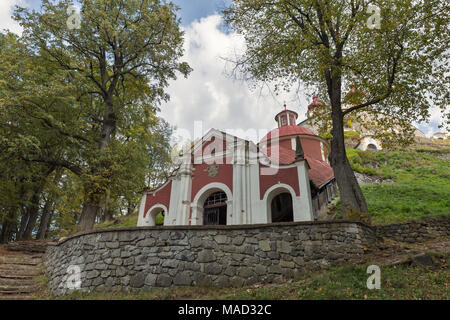 Mittlere Kirche der barocken Kalvarienberg in Banska Stiavnica, Slowakei. Es war 1744 - 1751. Stockfoto