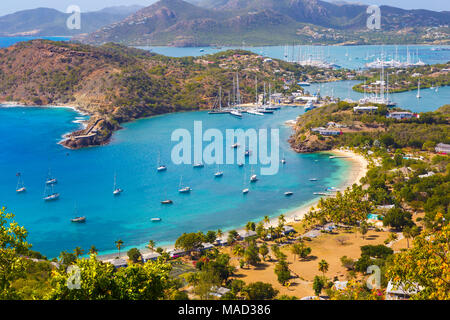 Malerische berühmten Panoramablick auf English Harbour und Falmouth Harbour von Shirley Heights Lookout, Antigua und Barbuda Stockfoto