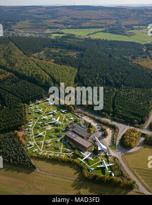 Luftbild, Flug Ausstellung L. + S. Junior Private Aviation Museum, Antonow An-26, Concorde, Messerschmitt Bf 108, F-104 Starfighter, McDonnell F- Stockfoto