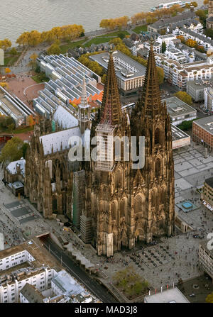 Luftaufnahme, der Kölner Dom, der Dom St. Peter, Weltkulturerbe der UNESCO, die Kathedrale des Erzbistums Köln, Domplatte, Gothic, Neugoth Stockfoto