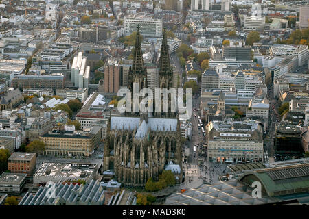 Luftaufnahme, der Kölner Dom, Dom St. Peter, Weltkulturerbe der UNESCO, die Kathedrale des Erzbistums Köln, Dome, Gothic, Neo-Go Stockfoto