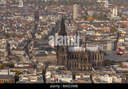 Luftaufnahme, der Kölner Dom, Dom St. Peter, Weltkulturerbe der UNESCO, die Kathedrale des Erzbistums Köln, Dome, Gothic, Neo-Go Stockfoto