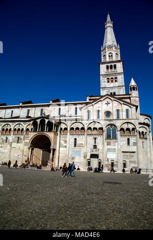 Der Dom auf der Piazza Grande in Modena, Italien Stockfoto