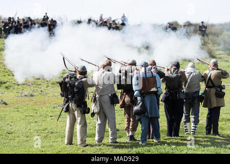 MOORPARK, CA - 18. März: Die blauen und grauen Bürgerkrieg Reenactment in Moorpark, CA ist die größte Schlacht reenactment westlich des Mississippi. Stockfoto