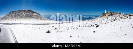 In Richtung Süden auf die große Insel über eine seltene schneefall in der Nähe der sumit des Haleakala Krater Haleakala National Park, Maui's dormant Volcano, Hawaii. Stockfoto