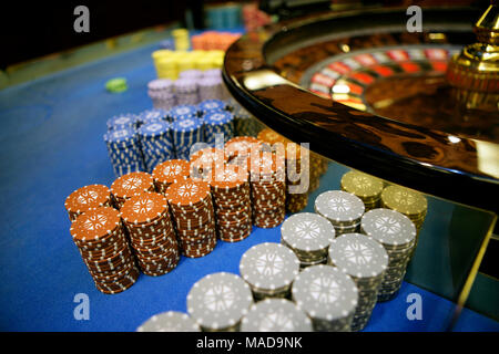 Roulette und Chips Spieltisch, Casino, Hintergrund Stockfoto