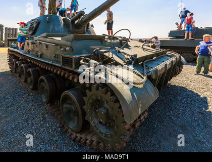 KADAMOVSKIY TRAINING GROUND, ROSTOV REGION, Russland, 26. AUGUST 2017: 152 mm Sowjetischen selbstfahrende Haubitze 2 S 3M Akatsiya Stockfoto