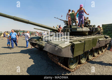 KADAMOVSKIY TRAINING GROUND, ROSTOV REGION, Russland, 26. AUGUST 2017: multifunktionale, modulare gepanzertes Fahrzeug URAL -63095 der Typhoon Familie Stockfoto