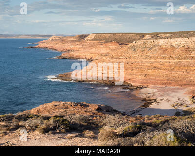 Blick auf die Steilküsten im Kalbarri Nationalpark, Western Australia Stockfoto