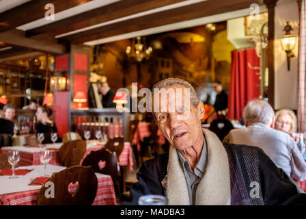 Ältere Menschen Porträt, Renard Prêchant restaurant Innenraum, Straßburg, Elsass, Frankreich, Europa, Stockfoto