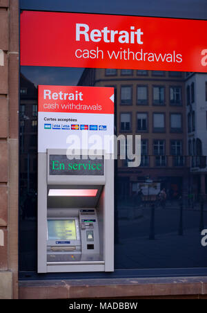 Bank ATM, Bargeldbezüge Maschine, Außen, Straßburg, Elsass, Frankreich, Europa Stockfoto