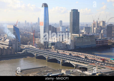 Eine Blackfrairs und die umliegenden Gebäude, wie von St. Paul's Cathedral. Stockfoto