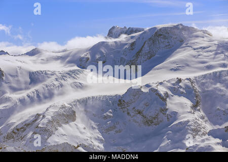 Winter Blick vom Mt. Titlis in der Schweiz. Der Titlis ist ein Berg, an der Grenze der Kantone Obwalden und Bern. Stockfoto