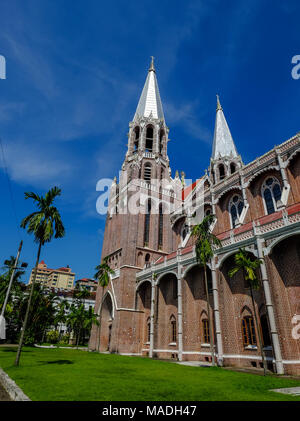 Yangon, Myanmar - 16.Oktober 2015. St. Mary Cathedral in Yangon, Myanmar. Myanmar größte katholische Kathedrale ist ein eindrucksvolles Gebäude aus rotem Backstein dating t Stockfoto