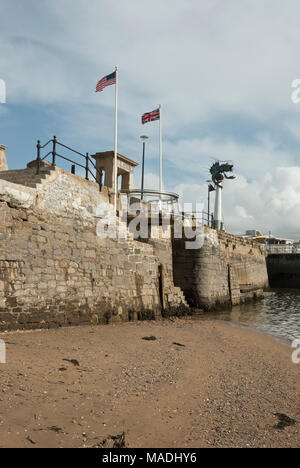 Blick auf die Schritte, die der Pilgrim Fathers verwendet, als sie nach links Barbican, Plymouth, England auf der Mayflower zu einer Reise in die Neue Welt/Amerika im Jahre 1620 Stockfoto