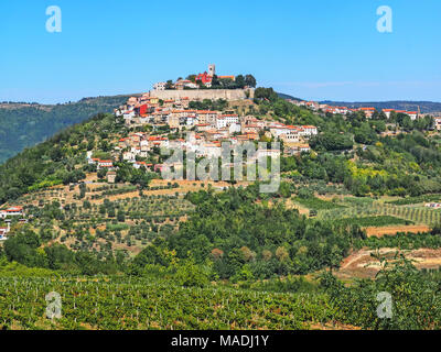 Blick auf die Stadt Motovun in Istrien, Kroatien Stockfoto