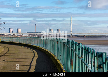Neue runcorn Straßenbrücke über den Fluss Mersey. Die Mersey Gateway Stockfoto
