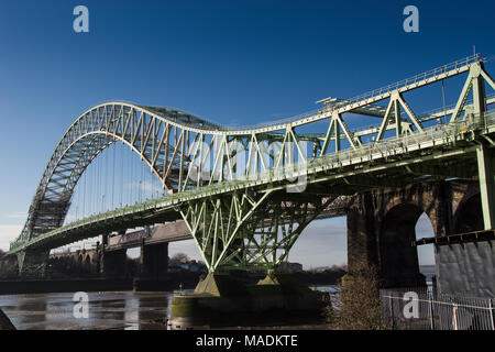 Runcorn alte Brücke über den Fluss Mersey Stockfoto