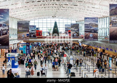 Buenos Aires Argentinien, Ministro Pistarini International Airport Ezeiza EZE, Terminal Gate, innen, Ticket-Fenster, Linien, überfüllt, Passagiere Passen Stockfoto