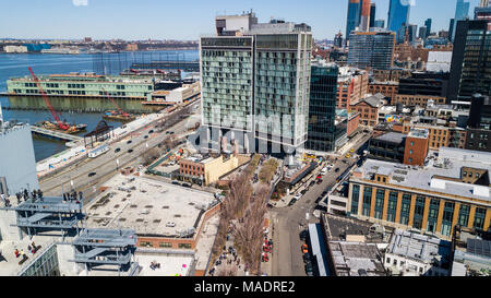 Die High Line und der Standard Biergarten Hotel, Manhattan, New York City Stockfoto