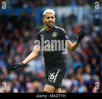 Riyad Mahrez von Leicester während der Premier League Match zwischen Brighton und Hove Albion und Leicester City an der American Express Community Stadion in Brighton und Hove. 31 Mar 2018 *** redaktionelle Verwendung. Kein Merchandising. Für Fußball Bilder FA und Premier League Einschränkungen Inc. kein Internet/Mobile Nutzung ohne fapl Lizenz - für Details Kontakt Fußball Dataco *** Stockfoto