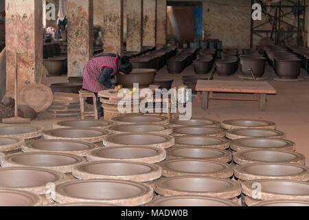 Workshop, Teekannen, Keramik Yixing, Provinz Jiangsu, China Stockfoto