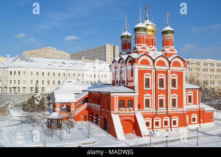 Moskau, Russland, 01. Februar 2018: Blick auf die Kathedrale der Ikone der ign der Mutter Gottes" des ehemaligen Znamensky Kloster auf Wintersaison Stockfoto