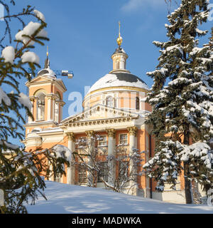 Moskau, Russland, 01. Februar 2018: Blick auf die Kirche von St. Barbara auf Varvarka Straße Stockfoto