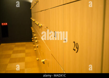 Umkleideraum mit einem Holz- und Stylingprodukte. Stockfoto