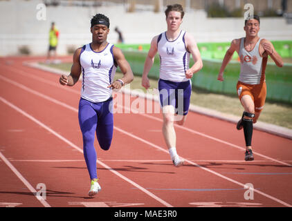 Albuquerque, New Mexico, USA. 31 Mär, 2018. Marla Brose - Manzano Jordanien Byrd konkurriert in den 100 Meter Dash während APS von Albuquerque Einladungs Leichtathletik Meeting am Nusenda Gemeinschaft Stadion, Samstag, März 31, 2018, Albuquerque, NM. Credit: Marla Brose/Albuquerque Journal/ZUMA Draht/Alamy leben Nachrichten Stockfoto