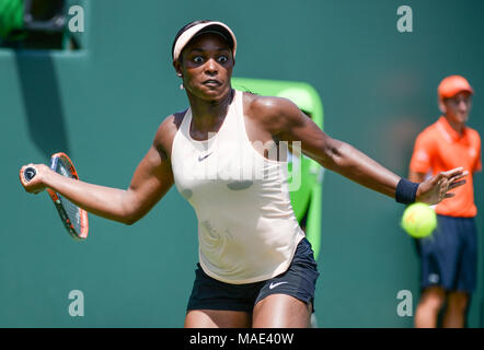 Miami, Key Biscayne, Florida, USA. 31 Mär, 2018. Sloane Stephens (USA) Niederlagen Jelena Ostapenko (LAT) von 7-6 (5), 6-1, im Miami Öffnen bei Crandon Park Tennis Center in Miami, Key Biscayne, Florida gespielt wird. © Karla Kinne/Tennisclix/CSM/Alamy leben Nachrichten Stockfoto