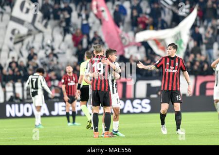 Leonardo Bonucci (AC Mailand), Paulo Dybala (Juventus FC), Sami Khedira (Juventus FC), Alessio Romagnoli (AC Mailand), während die Serie ein Fußballspiel zwischen FC Juventus vs AC Mailand in der Allianz Stadion am 31. März 2018 in Turin, Italien. Credit: Antonio Polia/Alamy leben Nachrichten Stockfoto