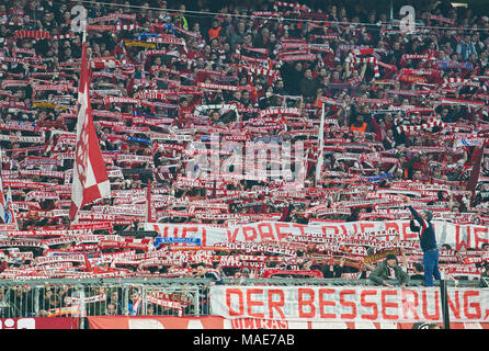 FC Bayern München, München, 31. März 2018 Fans FC BAYERN MÜNCHEN - BORUSSIA DORTMUND 6-0 1. Deutschen Fußball-Bundesliga, München, 31. März 2018, Saison 2017/2018 © Peter Schatz/Alamy leben Nachrichten Stockfoto