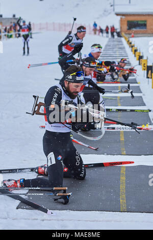 Lenzerheide, Schweiz, 1. April 2018. Benjamin Weger während der Herren Massenstart in der Schweizerischen und belgischen Nationalen Biathlon Meisterschaften Credit: Rolf Simeon/Alamy leben Nachrichten Stockfoto