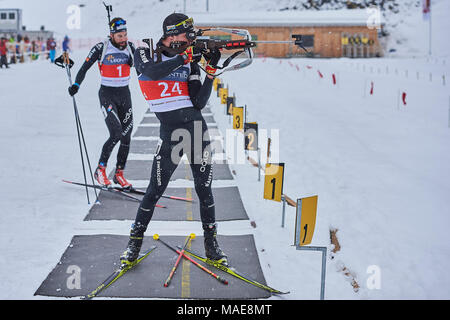 Lenzerheide, Schweiz, 1. April 2018. Niklas Hartweg während der Herren Massenstart in der Schweizerischen und belgischen Nationalen Biathlon Meisterschaften Credit: Rolf Simeon/Alamy leben Nachrichten Stockfoto