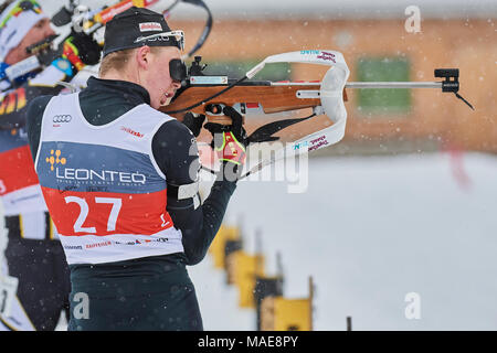 Lenzerheide, Schweiz, 1. April 2018. Laurin Fravi während der Herren Massenstart in der Schweizerischen und belgischen Nationalen Biathlon Meisterschaften Credit: Rolf Simeon/Alamy leben Nachrichten Stockfoto