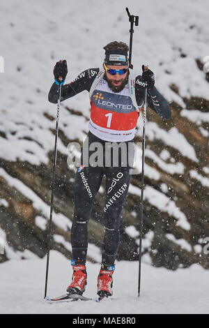 Lenzerheide, Schweiz, 1. April 2018. Benjamin Weger während der Herren Massenstart in der Schweizerischen und belgischen Nationalen Biathlon Meisterschaften Credit: Rolf Simeon/Alamy leben Nachrichten Stockfoto