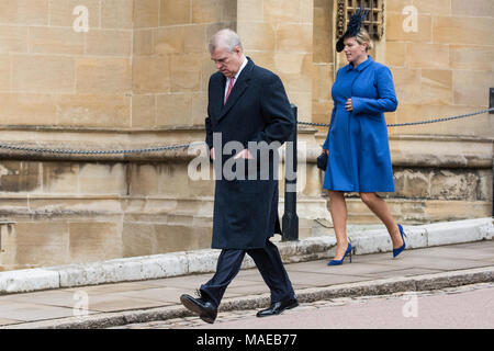 Windsor, Großbritannien. Der 1. April 2018. Prinz Andrew, der Herzog von York, kommt der Ostersonntag Service in der St. George's Chapel in Windsor Castle neben Zara Tindall zu besuchen. Credit: Mark Kerrison/Alamy leben Nachrichten Stockfoto