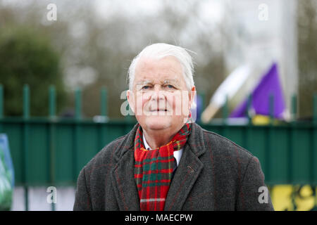 Der 1. April 2018. Bruce Kent bei der Rallye. CND feiern den 60. Jahrestag der ersten Aldermaston März - ein Ereignis, das Tausende gegen die Bombe und geformte radikalen Protest für Generationen mobilisiert. Penelope Barritt/Alamy leben Nachrichten Stockfoto