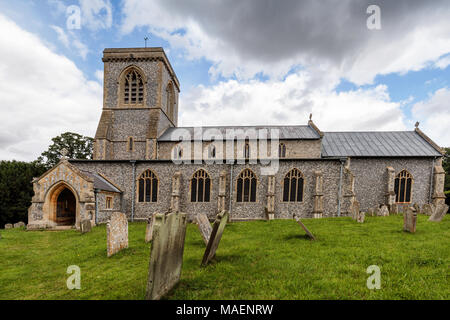 St Andrew Church, ein 15. Jahrhundert Flint und Kalkstein Gebäude, in dem Dorf Blickling, Norfolk, England, Vereinigtes Königreich. Stockfoto