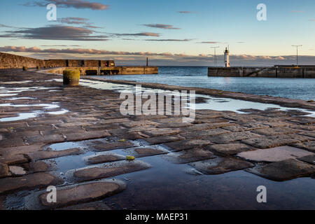 Anstruther Leuchtturm, Fife, Schottland. Anstruther ist ein kleines Dorf am nördlichen Ufer des Firth von weiter. Stockfoto