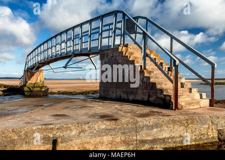 Die Brücke nach Nirgendwo, Belhaven Bay, John Muir Country Park, Dunbar, East Lothian, Schottland Stockfoto