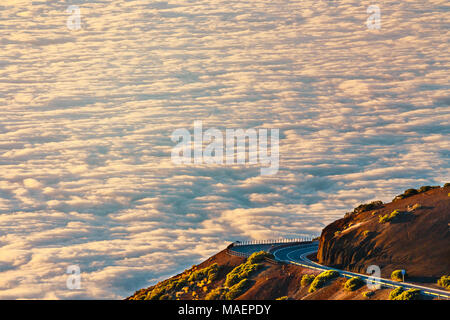 Meer der Wolken unter dem Gipfel des Vulkan Teide auf Teneriffa, Kanaren, Spanien Stockfoto