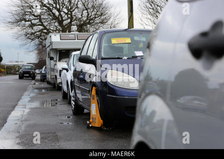 Eine unversteuerte Fahrzeug abgebildet auf der Straße in Chichester, West Sussex, UK geparkt. Stockfoto