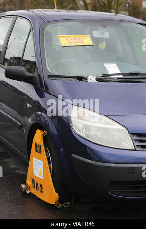 Eine unversteuerte Fahrzeug abgebildet auf der Straße in Chichester, West Sussex, UK geparkt. Stockfoto